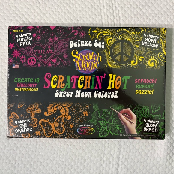 NWT Scratch Magic Scratchin’ Hot Super Neon Colors Deluxe Set - Picture 1 of 4